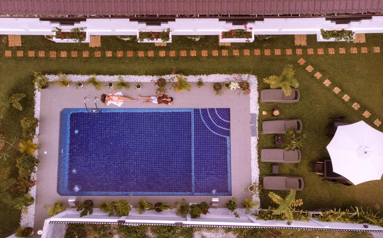 Thistle Inn Panglao Exteriör bild
